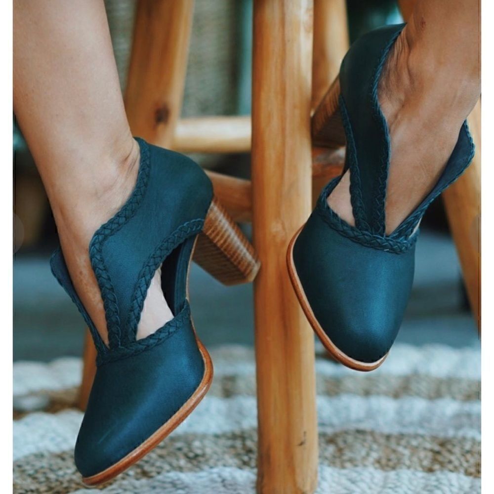 ELF  Leather in and out Spirit Walker Booties In Emerald Size 6 ~ Excellent